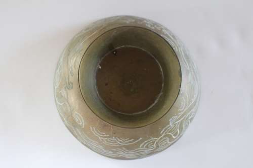 VINTAGE HAND CHASED CHINESE PRAYER BOWL EMBLAZONED WITH DRAGONS