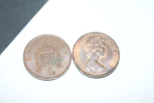 INCREDIBLY RARE PAIR OF U.K PENNIES 1980 AND 1982