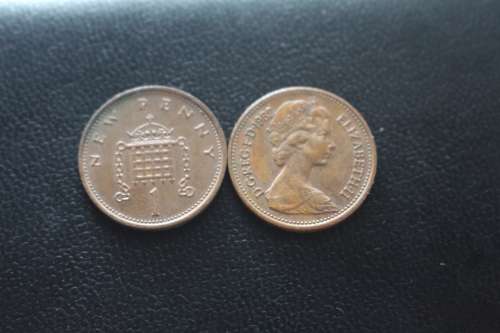 INCREDIBLY RARE PAIR OF U.K PENNIES 1980 AND 1982