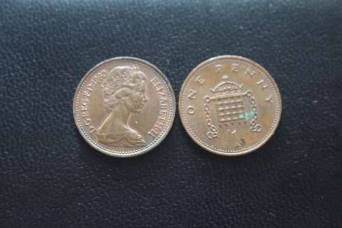INCREDIBLY RARE PAIR OF U.K PENNIES 1980 AND 1982