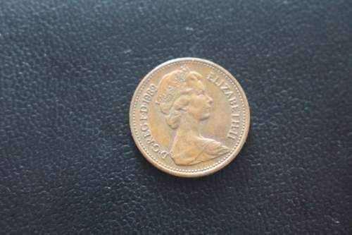 INCREDIBLY RARE PAIR OF U.K PENNIES 1980 AND 1982