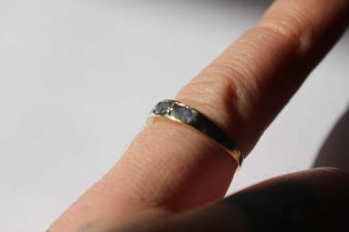 Vintage 9carat Solid Gold Ring set with 4oval Tanzanites and 2round Diamonds, 1.53 grams