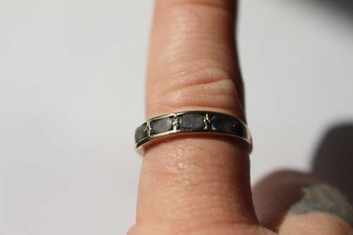Vintage 9carat Solid Gold Ring set with 4oval Tanzanites and 2round Diamonds, 1.53 grams