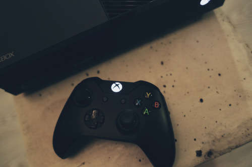 Xbox 1 TB with one controller