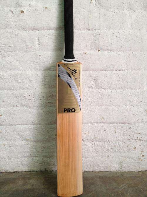 Brand New - English Willow PRO Cricket Bat - Give your self a treat for this Summer