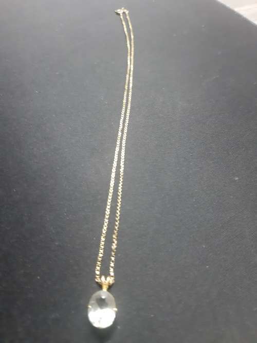 Beautiful 9ct gold chain and pendant with CZ!!