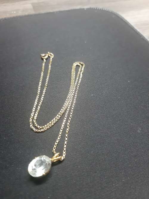 Beautiful 9ct gold chain and pendant with CZ!!