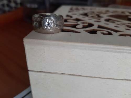 Stunning stunning sterling silver ring with CZ!!