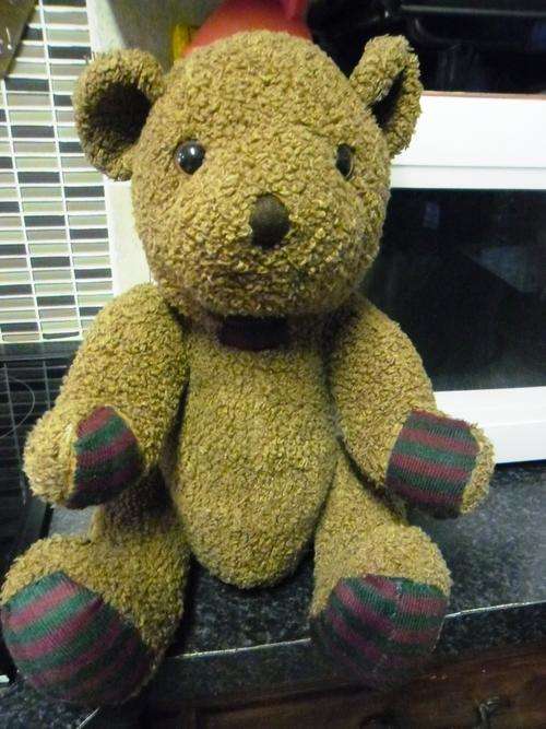 Cute Vintage Teddy with glass eyes!