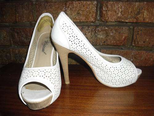 White High Hills Shoes - Size 5
