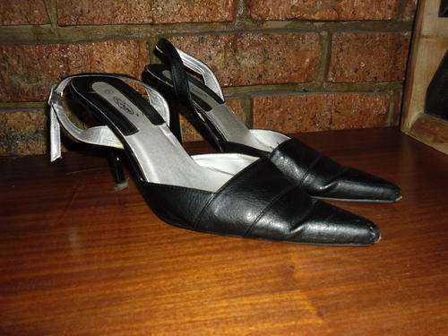 Nice Ladies Black Rage Shoes!! Size 7
