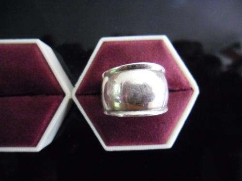 Very nice solid sterling Silver Ring!