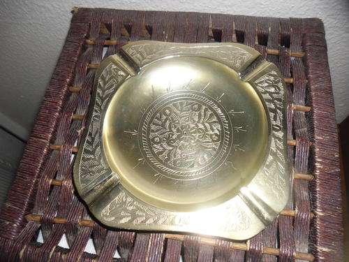 Very nice solid brass asstray with lots of detail!