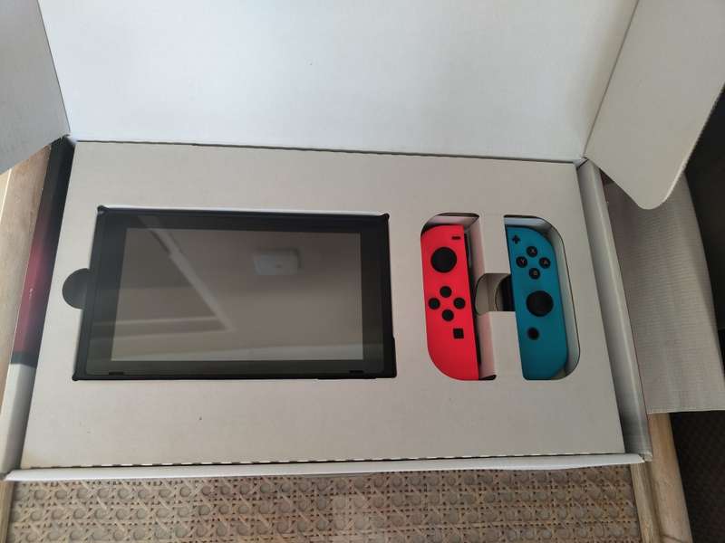 Nintendo  Switch V1