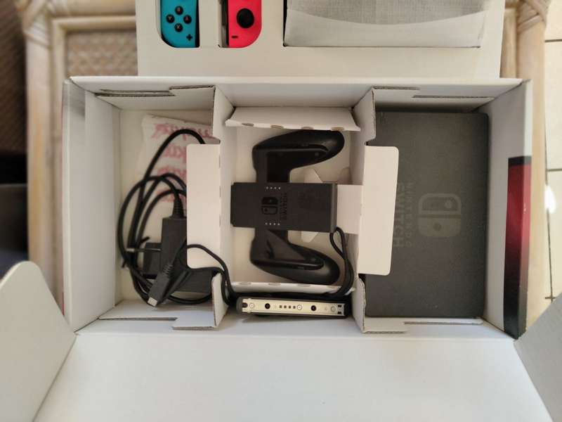 Nintendo  Switch V1
