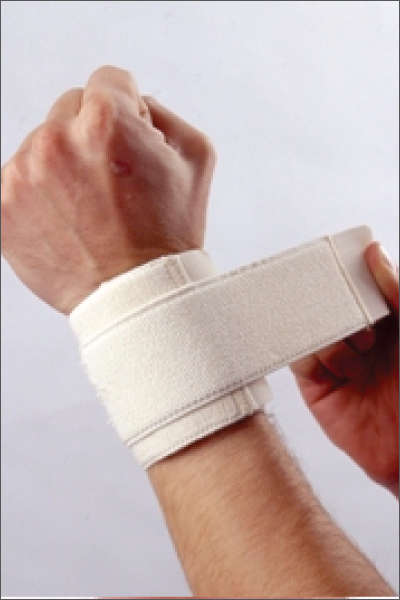 Wrist Support Deluxe Medalist - Size Medium