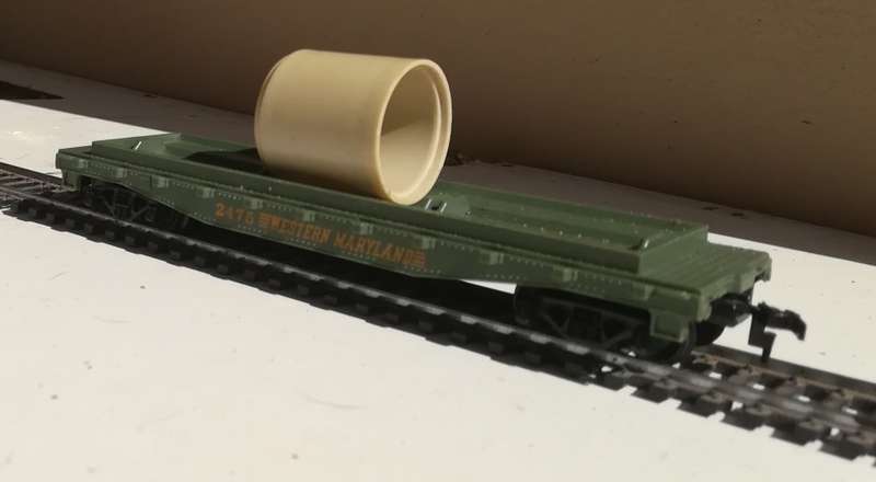 Lifelike? lowloader with pipe load -hook couplings- no box