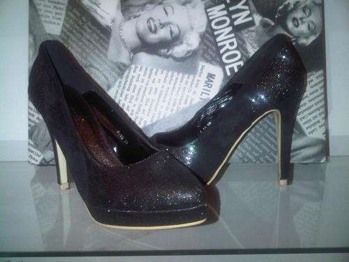 Sexy black high heel shoes. Size 6.