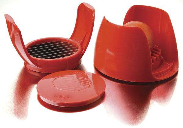 Tomato and mozzarella slicer