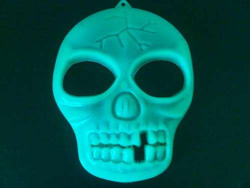 GLOW IN THE DARK HALLOWEEN FACE.