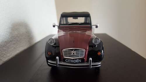 1:24 Citroen 2CV 6 Charleston - Maroon / Black