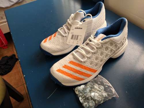 Addidas SL-22 Cricket Shoes - Size 8