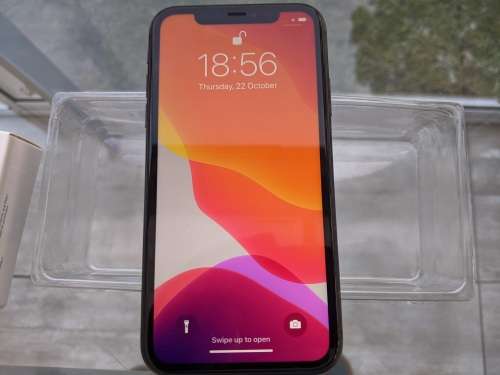 iPhone 11 - 256gb - with new 18W Apple fast charger and USB-C to lightning cable