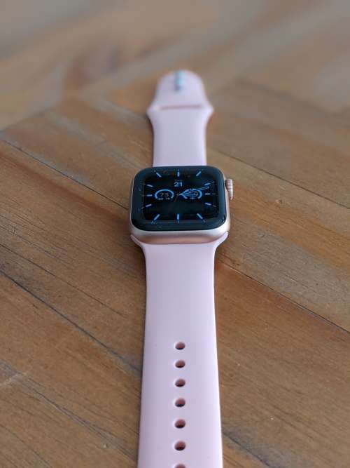 Apple Watch Series 5 40mm - Rose gold - Pink band + wireless charging cable