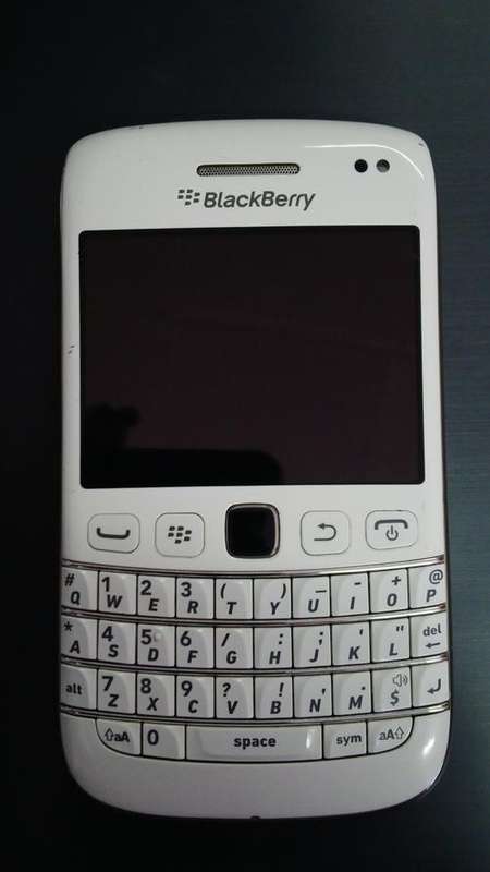 Blackberry Bold 9790 White