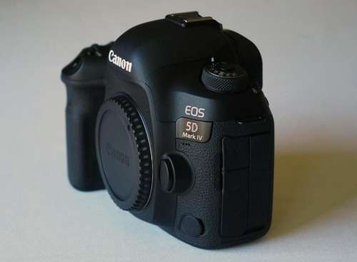 Canon 5D MARK IV DSLR BODY (LIKE NEW W/ A LOW SHUTTER COUNT) WORTH R50000.00!!!
