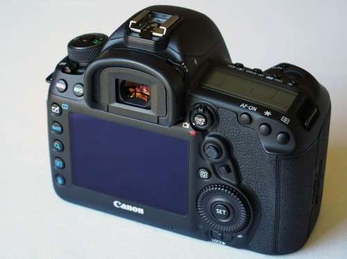 Canon 5D MARK IV DSLR BODY (LIKE NEW W/ A LOW SHUTTER COUNT) WORTH R50000.00!!!