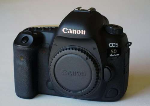Canon 5D MARK IV DSLR BODY (LIKE NEW W/ A LOW SHUTTER COUNT) WORTH R50000.00!!!