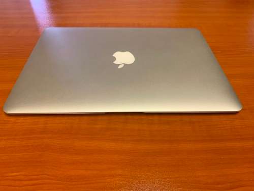 Apple Macbook Air 2017 model 13.3 Core i5 1.8GHz 8GB 128GB SSD (Like New Condition). Worth R17K!!!