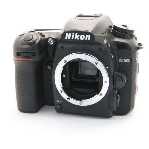 Nikon D7500