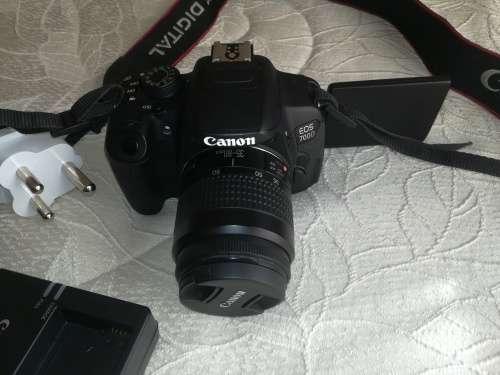 Canon 700D 18mp DSLR w/ Canon 35-80mm lens (Excellent Condition)
