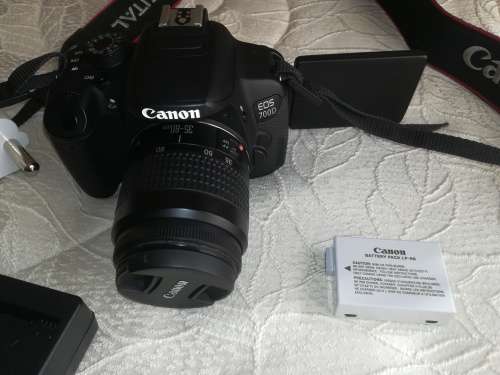 Canon 700D 18mp DSLR w/ Canon 35-80mm lens (Excellent Condition)