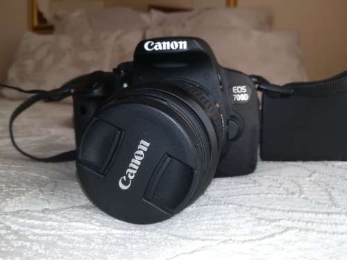 Canon 700D 18mp DSLR w/ Canon 35-80mm lens (Excellent Condition)