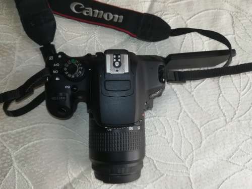 Canon 700D 18mp DSLR w/ Canon 35-80mm lens (Excellent Condition)