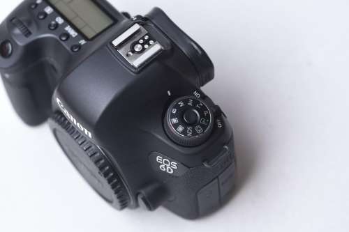 Canon 6D Full Frame Body (Immaculate Condition with a Low Shutter Count) WORTH R25000.00!!!
