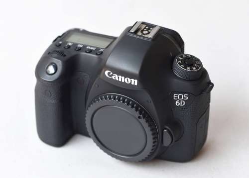 Canon 6D Full Frame Body (Immaculate Condition with a Low Shutter Count) WORTH R25000.00!!!