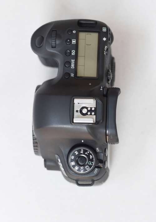 Canon 6D Full Frame Body (Immaculate Condition with a Low Shutter Count) WORTH R25000.00!!!