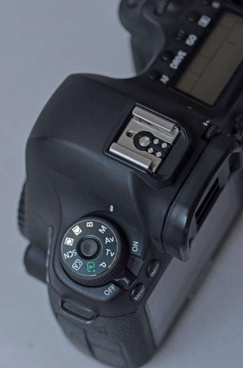 Canon 6D Full Frame Body (Immaculate Condition with a Low Shutter Count) WORTH R25000.00!!!