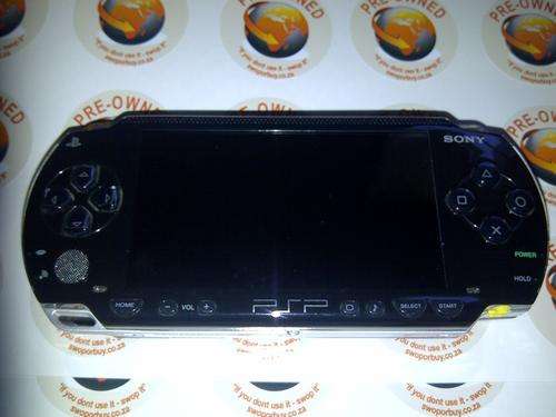 PSP+CONSOLE CASE+1 MOVIE+1GAME