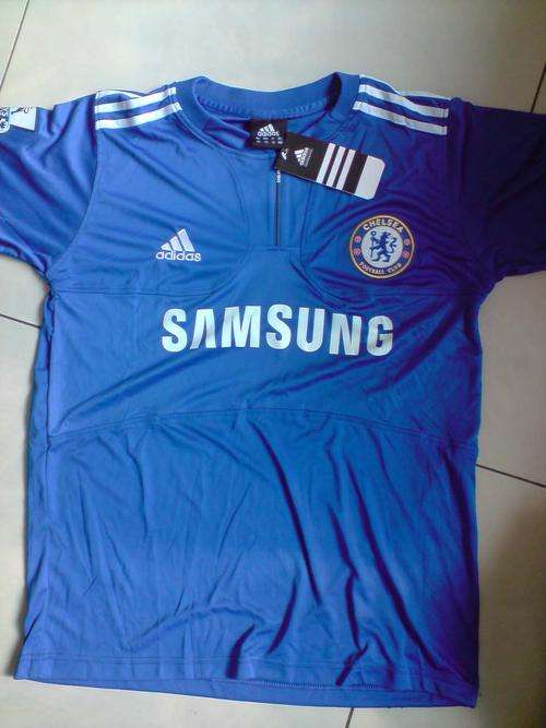 CHELSEA 09/10 KIT ( only 1 left in this size ) medium/large REDUCED PRICE!!!