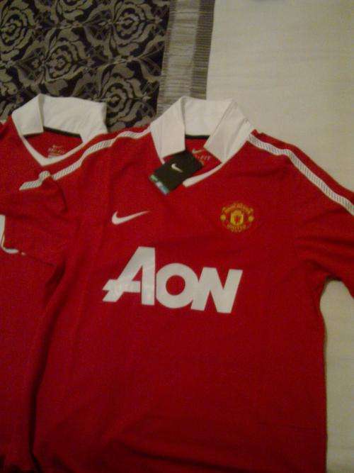 MANCHESTER UNITED 10/11 KIT ( HOME )