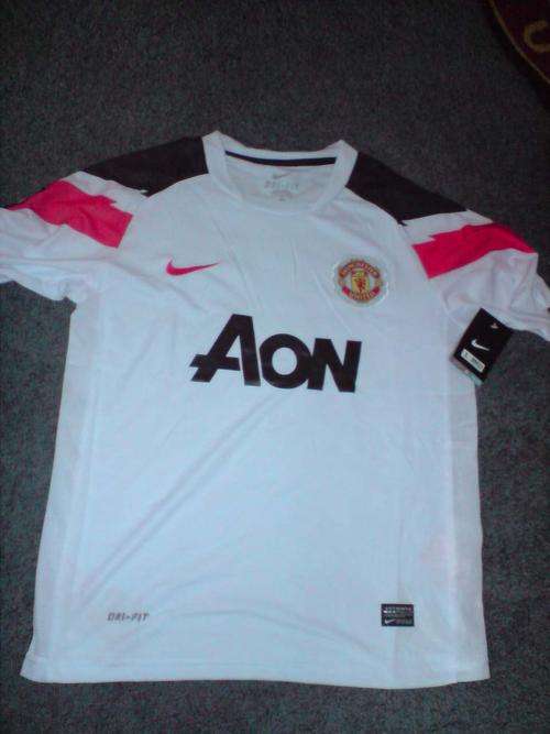 MANCHESTER UNITED 10/11 KIT ( AWAY )