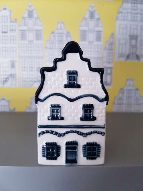 KLM HOUSES
