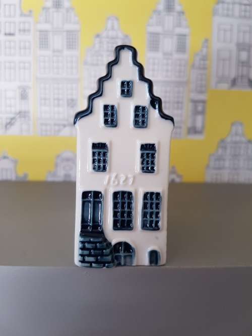 KLM HOUSES