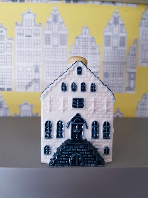 KLM HOUSES