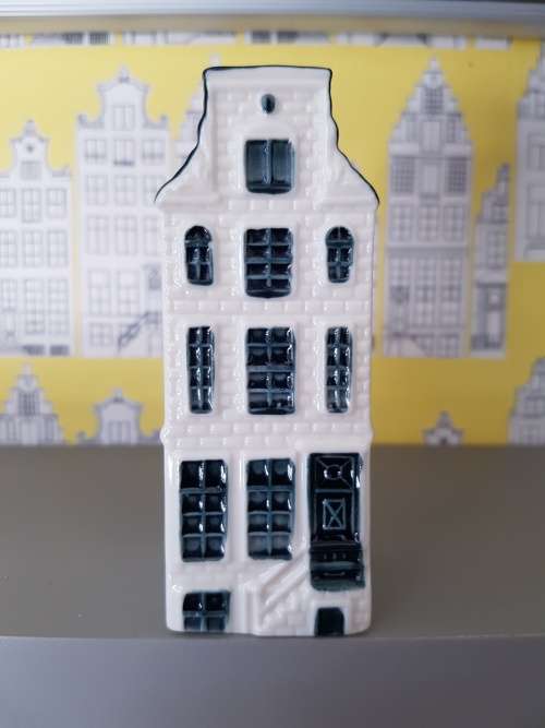 KLM HOUSES